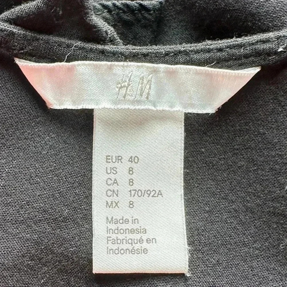 H&M Black Shift Dress 3/4 sleeves with bows knee length
Women's 8 - Picture 5 of 7